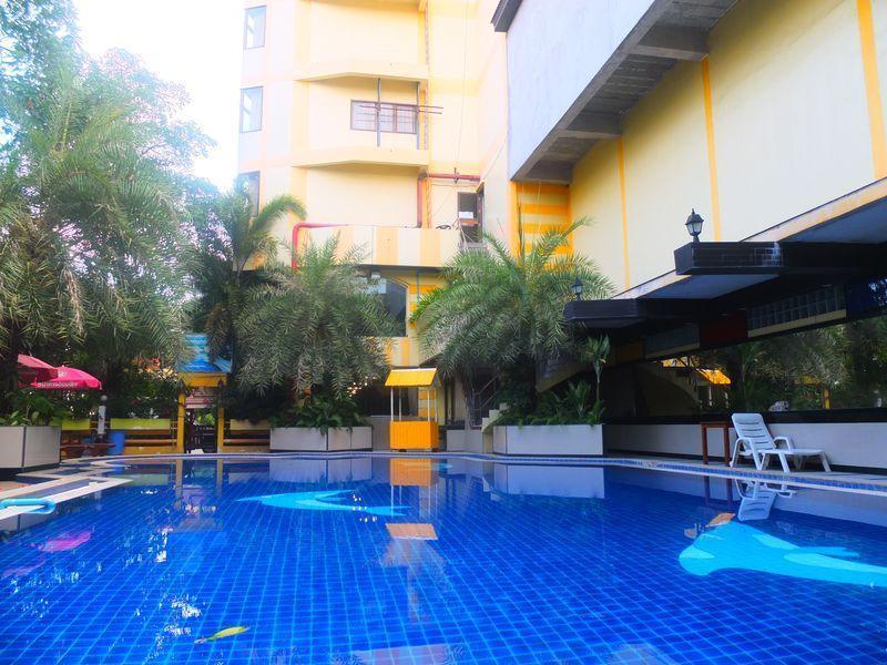 Jomtien Holiday Pattaya Hotel Buitenkant foto