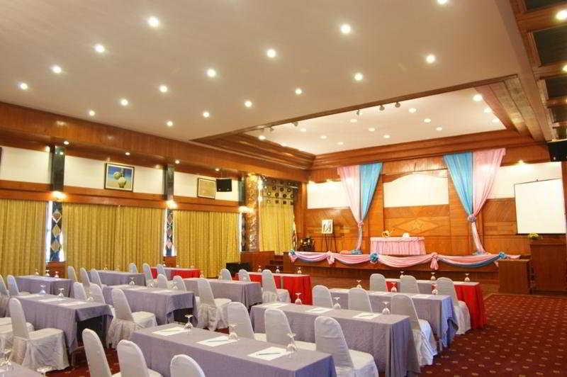Jomtien Holiday Pattaya Hotel Buitenkant foto