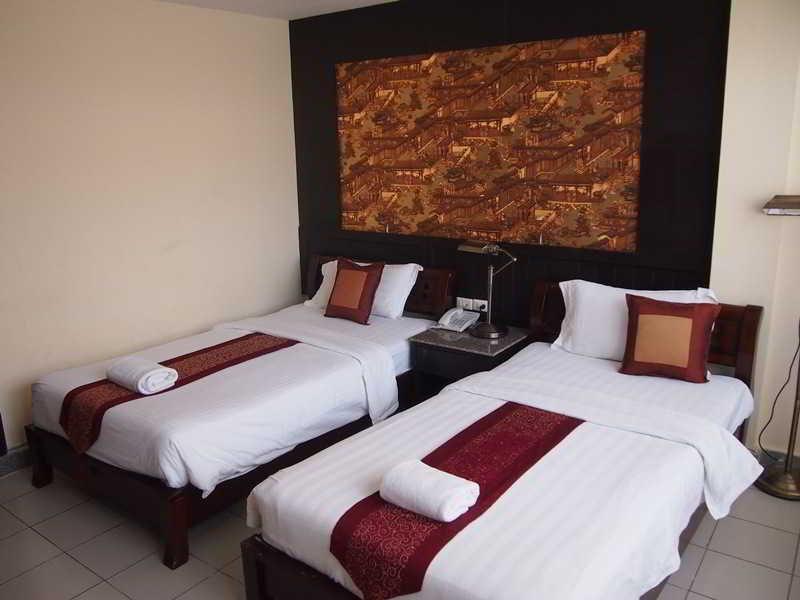 Jomtien Holiday Pattaya Hotel Buitenkant foto