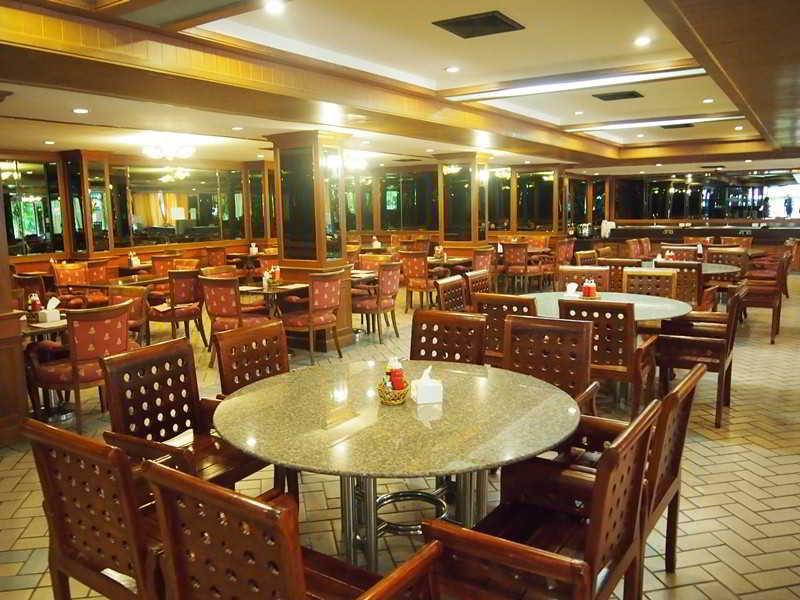 Jomtien Holiday Pattaya Hotel Buitenkant foto