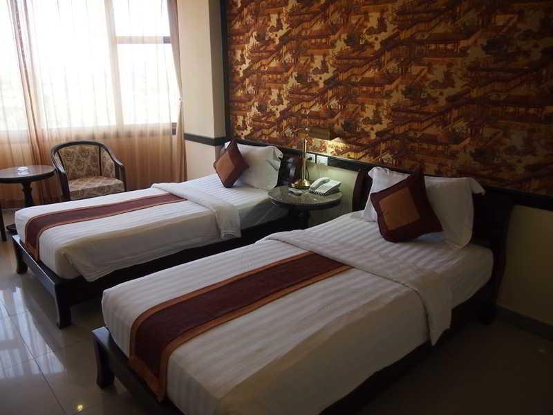 Jomtien Holiday Pattaya Hotel Buitenkant foto
